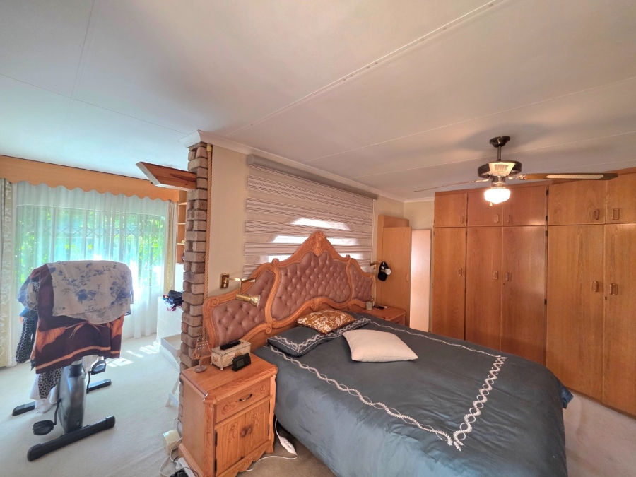 5 Bedroom Property for Sale in La Provance Free State